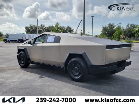 Used 2026 Tesla Cybertruck AWD Crew Cab image 4