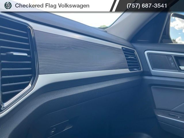 Used 2023 Volkswagen Atlas SE w/ Black Wheel Package FWD image 32