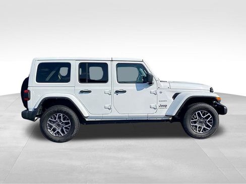 Used 2024 Jeep Wrangler Sahara image 2