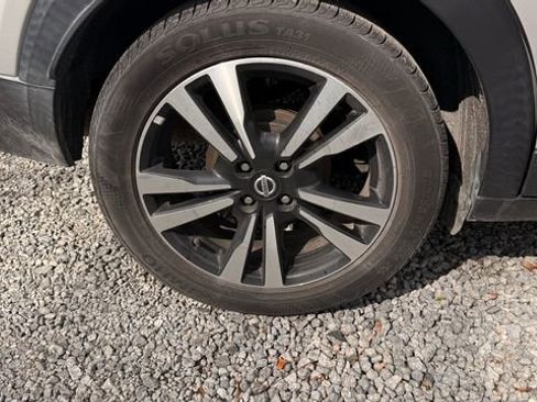 Used 2020 Nissan Kicks SV image 11