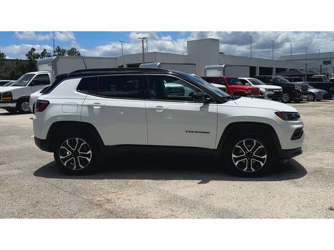 Used 2022 Jeep Compass Limited AWD/4WD image 9
