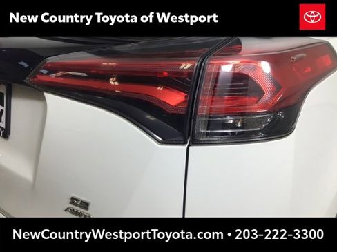 Used 2018 Toyota RAV4 SE image 24