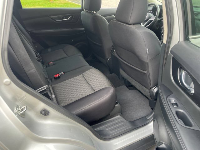 Used 2017 Nissan Rogue SV AWD/4WD image 17