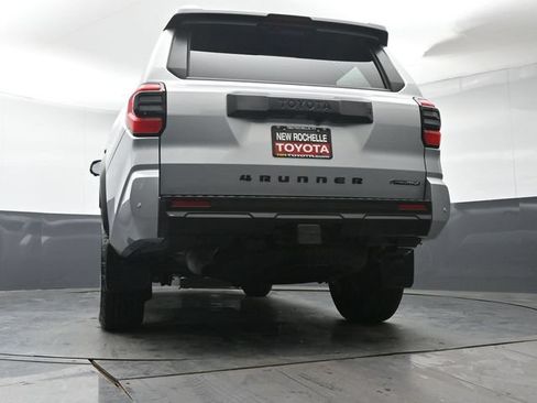 Certified 2026 Toyota 4Runner TRD Off-Road Premium AWD/4WD image 31