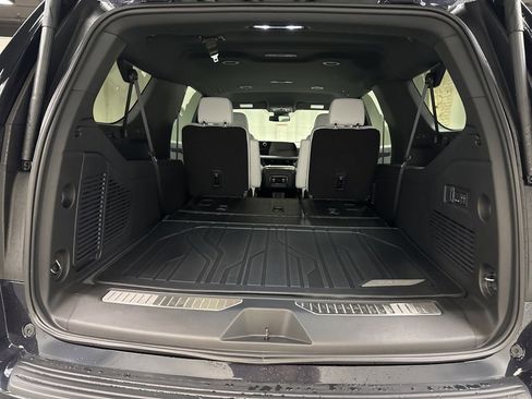 New 2026 Chevrolet Suburban Premier image 13