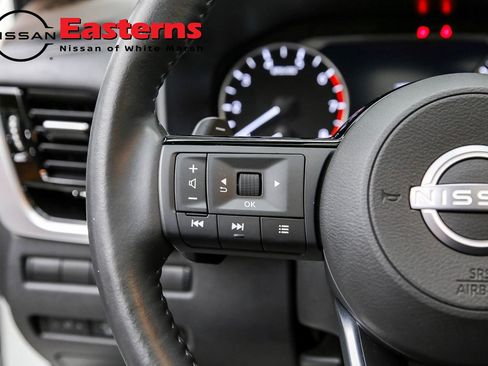 Used 2023 Nissan Rogue SL w/ SL Premium Package image 15