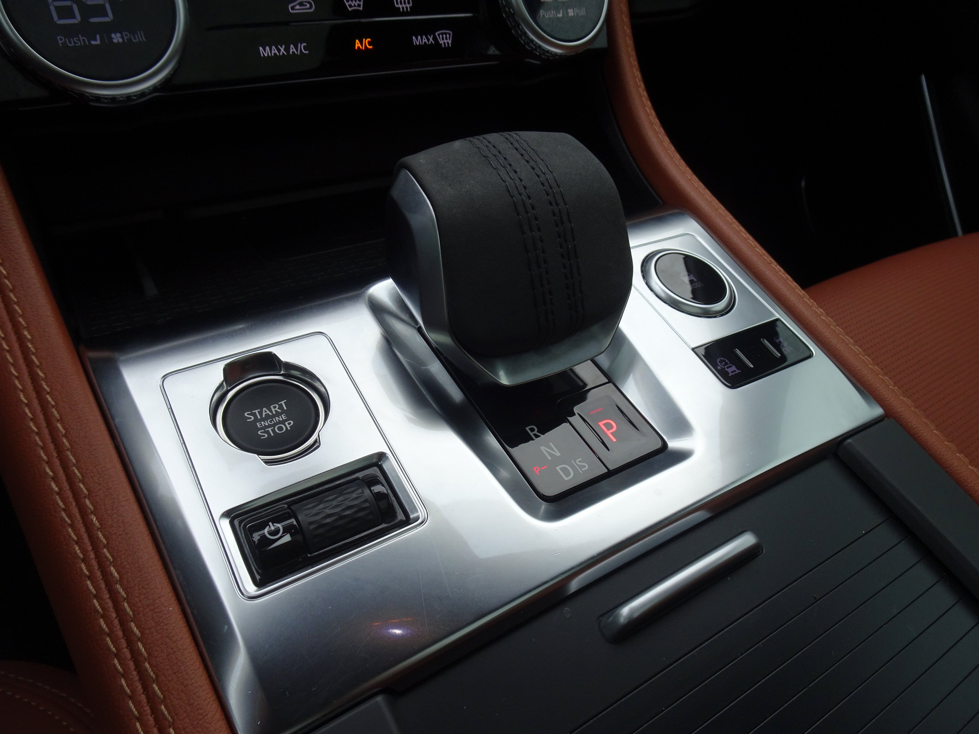 Certified 2023 Jaguar F-PACE R-Dynamic S AWD/4WD image 27
