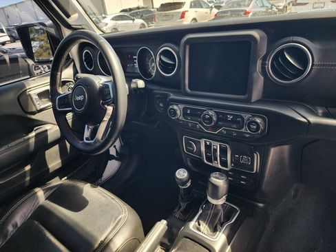 Used 2018 Jeep Wrangler Unlimited Sahara image 15