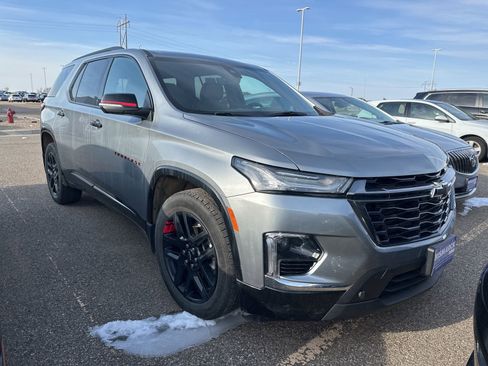 Used 2023 Chevrolet Traverse Premier w/ Redline Edition image 2