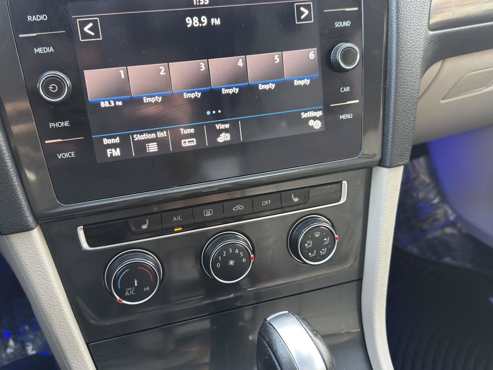 Used 2019 Volkswagen Golf 4-Door FWD image 26