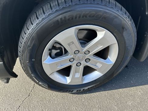 Used 2023 Honda Pilot LX image 10