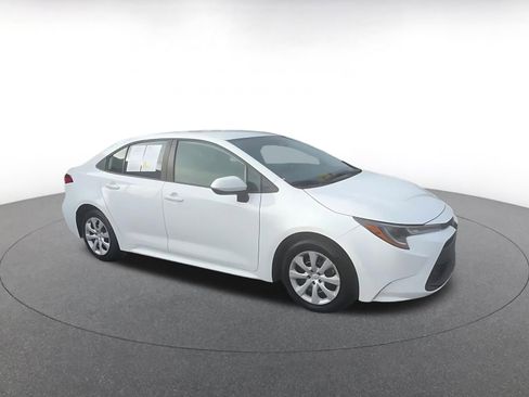 Used 2025 Toyota Corolla LE image 2