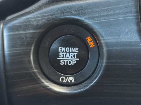 Used 2019 Jeep Grand Cherokee Laredo AWD/4WD image 22