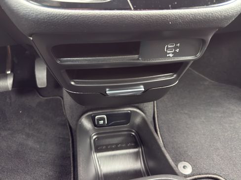 New 2026 Chrysler Pacifica Select FWD image 19