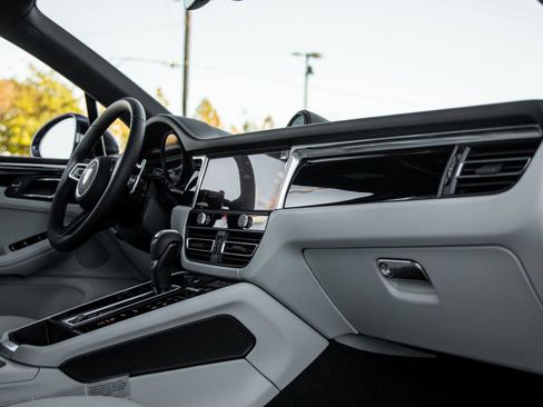 New 2026 Porsche Macan image 46
