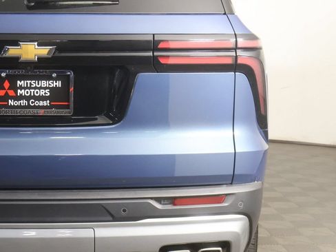 Used 2025 Chevrolet Traverse LT AWD/4WD image 17