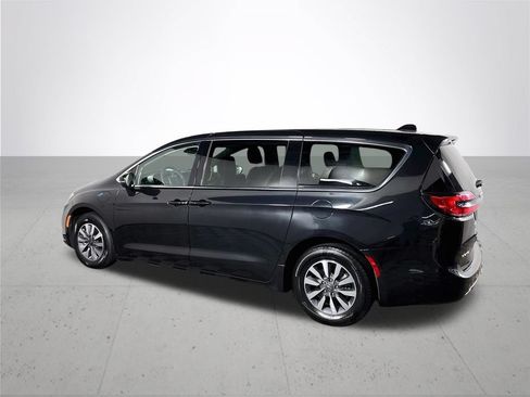 Used 2023 Chrysler Pacifica Touring-L FWD image 8