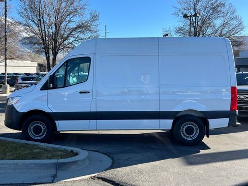 Used 2021 Mercedes-Benz Sprinter 144 Cargo image 11