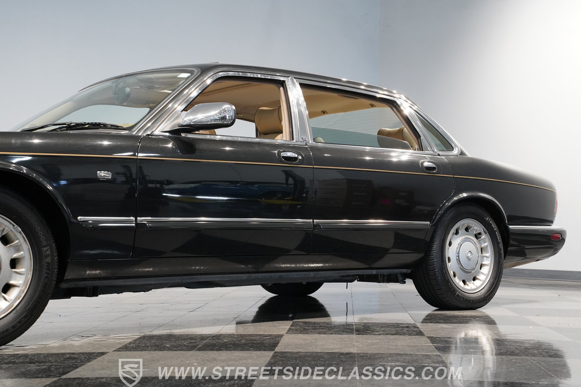 Used 1998 Jaguar XJ8 L RWD image 23