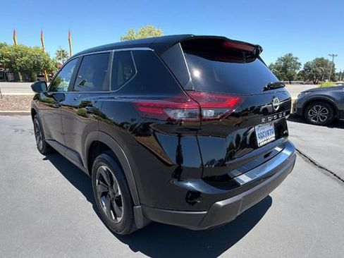Used 2025 Nissan Rogue SV AWD/4WD image 6