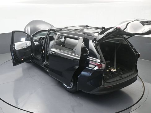 Used 2025 Toyota Sienna XLE w/ XLE Plus Package FWD image 70