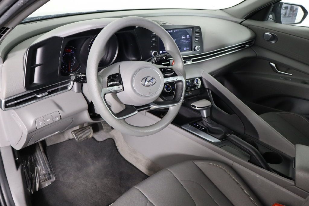 Used 2023 Hyundai Elantra SEL w/ Cargo Package FWD image 24
