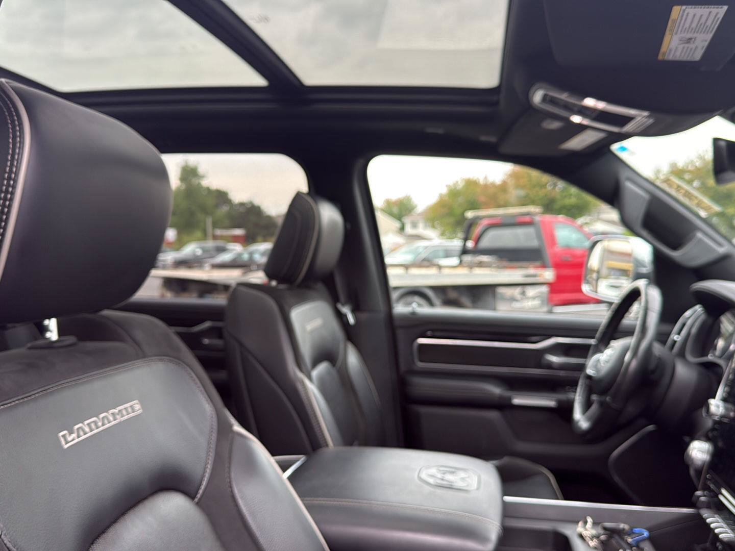 Used 2019 RAM 1500 Laramie AWD/4WD image 10