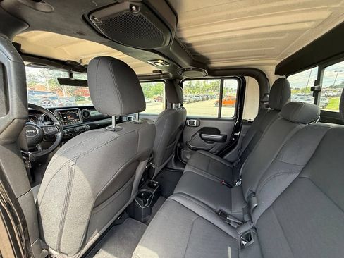 Used 2021 Jeep Gladiator Sport AWD/4WD image 25
