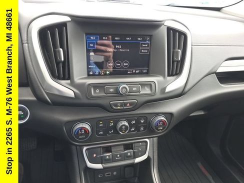 Used 2024 GMC Terrain SLE w/ Driver Convenience Package AWD/4WD image 23
