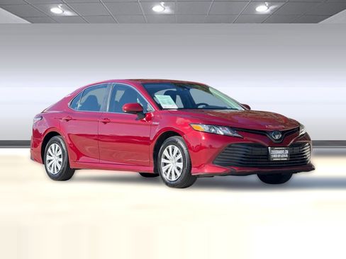 Used 2020 Toyota Camry LE image 6
