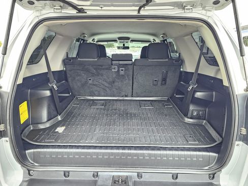 Used 2019 Toyota 4Runner SR5 AWD/4WD image 15