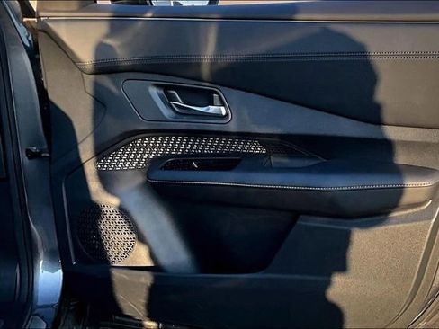 Used 2023 Nissan Ariya AWD image 24