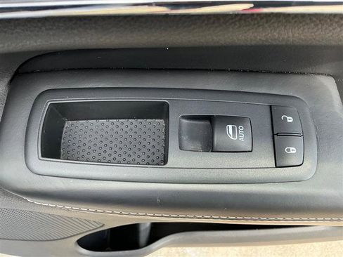 Used 2015 Jeep Grand Cherokee Overland image 33