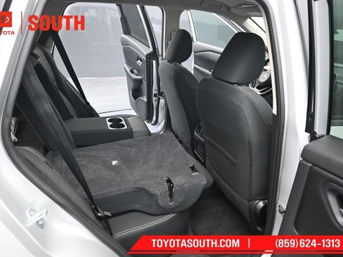 Used 2024 Nissan Rogue SV AWD/4WD image 29