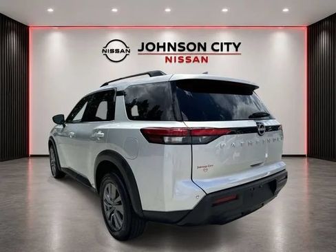 Certified 2025 Nissan Pathfinder SV FWD image 6