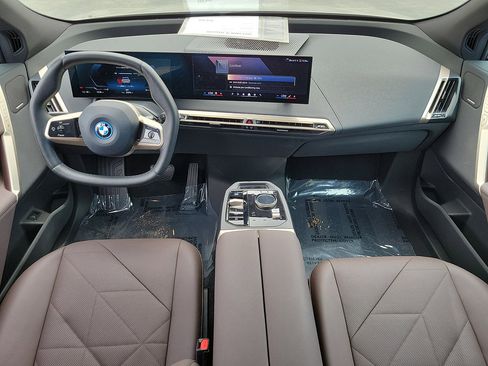 Used 2024 BMW iX xDrive50 w/ Sport Package AWD/4WD image 11