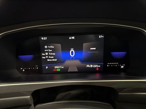 Used 2022 Volkswagen Tiguan SE w/ Panoramic Sunroof Package image 18