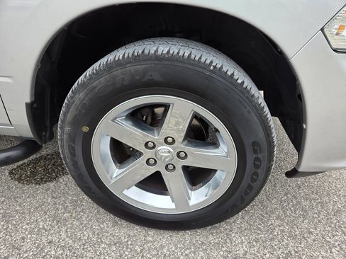 Used 2017 RAM 1500 Express AWD/4WD image 13