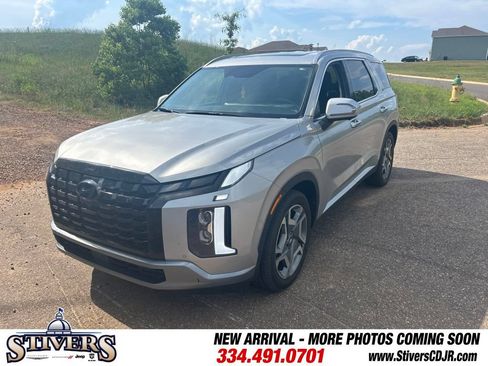 Used 2024 Hyundai Palisade Limited FWD image 3