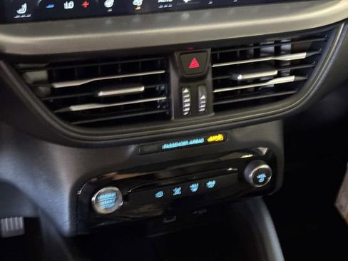 Used 2025 Ford Escape SE image 21