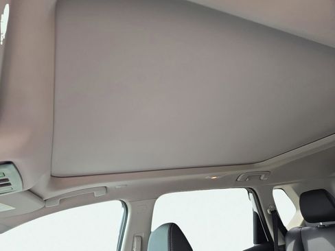 Used 2024 Nissan Rogue SL w/ SL Premium Package image 19