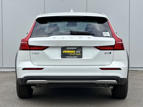 New 2026 Volvo V60 B5 Cross Country Plus w/ Climate Package image 4