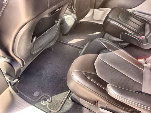 Used 2023 Chrysler Pacifica Touring-L FWD image 32