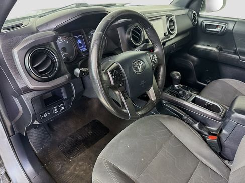 Used 2017 Toyota Tacoma TRD Sport image 23
