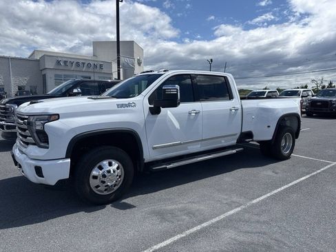 Used 2026 Chevrolet Silverado 3500 High Country w/ High Country Premium Package AWD/4WD image 2