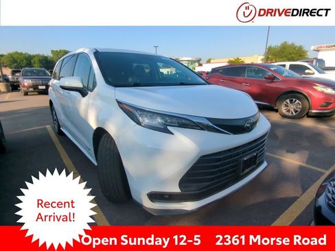 Used 2021 Toyota Sienna LE FWD image 1