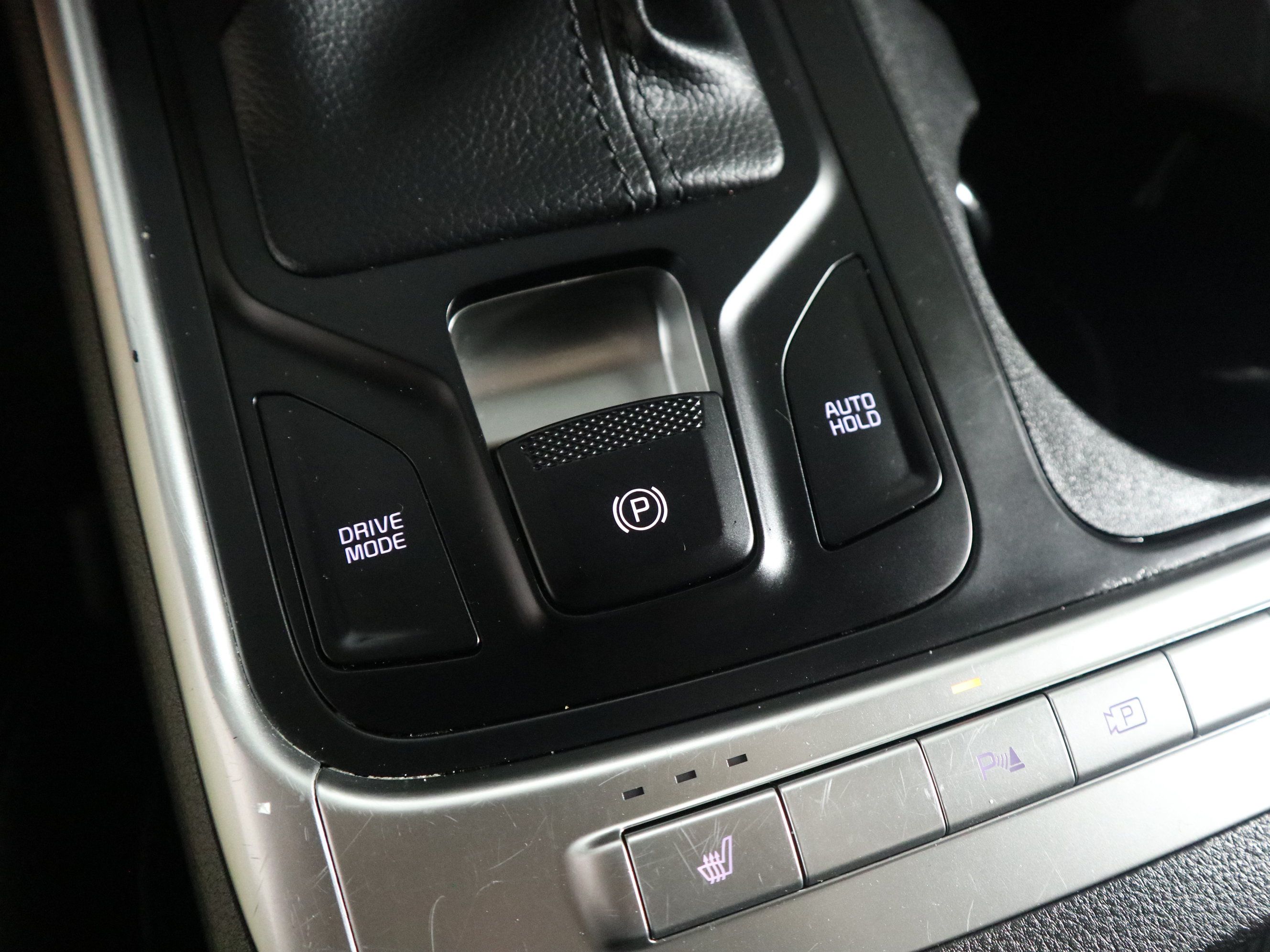 Used 2025 Kia Carnival FWD image 31
