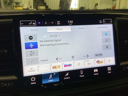 New 2026 Chrysler Pacifica Select AWD/4WD image 25
