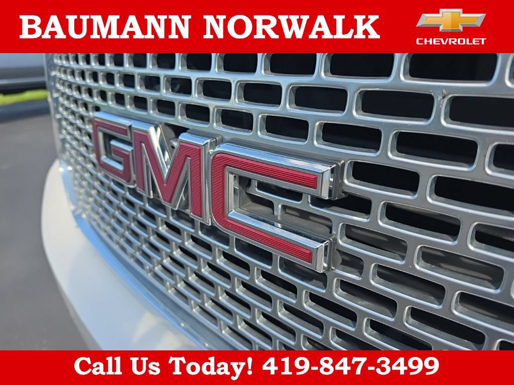 Used 2017 GMC Yukon XL Denali w/ Open Road Package AWD/4WD image 12
