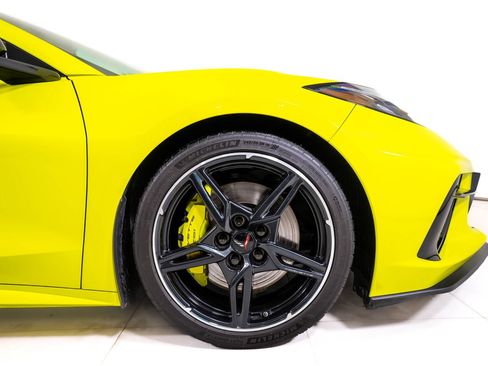 Used 2021 Chevrolet Corvette Stingray Premium Conv w/ Z51 Performance Package RWD image 17
